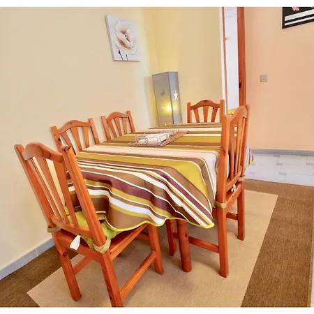 Apartment 12 Sunny Sea Views *